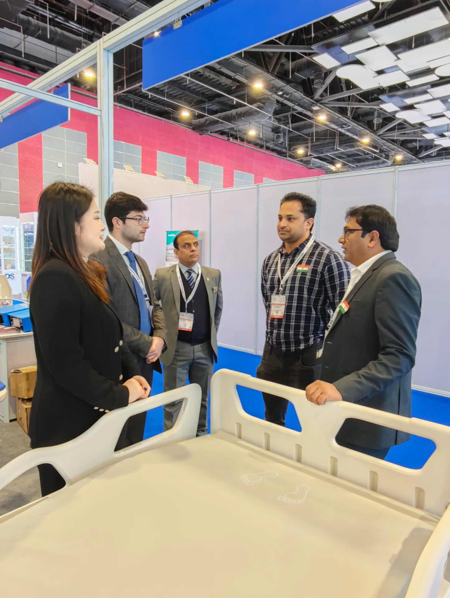 SAIKANG MEDICAL team presenting hospital bed products to global buyers